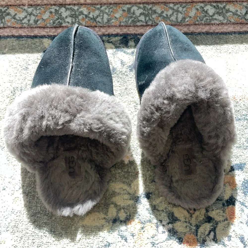 UGG Shearling Lined Suede Slippers Black Women’s Size 7 EU 38 - Picture 3 of 7